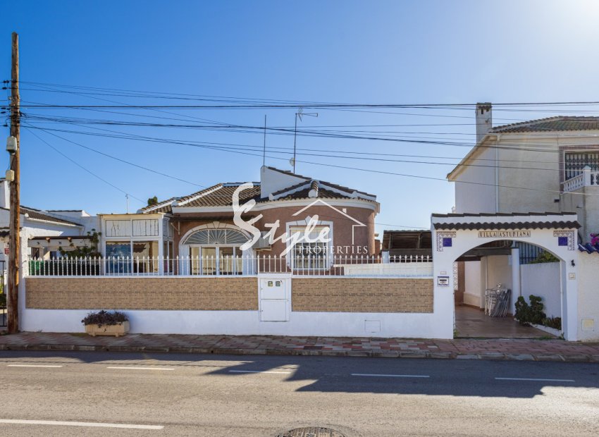 Resale - Villa - Torrevieja - Urbanización San Luis