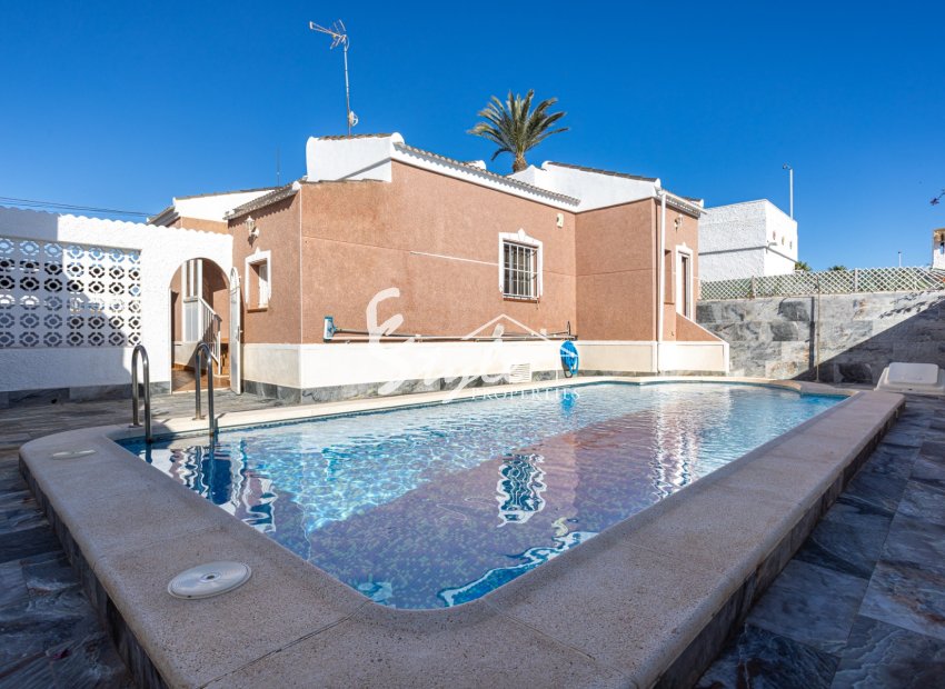 Resale - Villa - Torrevieja - Urbanización San Luis