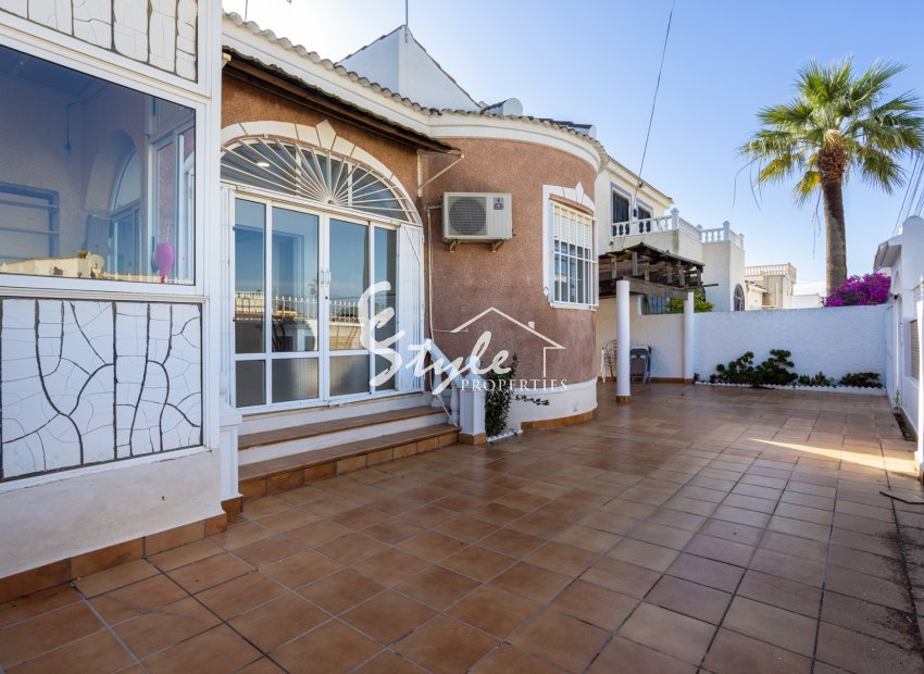 Resale - Villa - Torrevieja - Urbanización San Luis