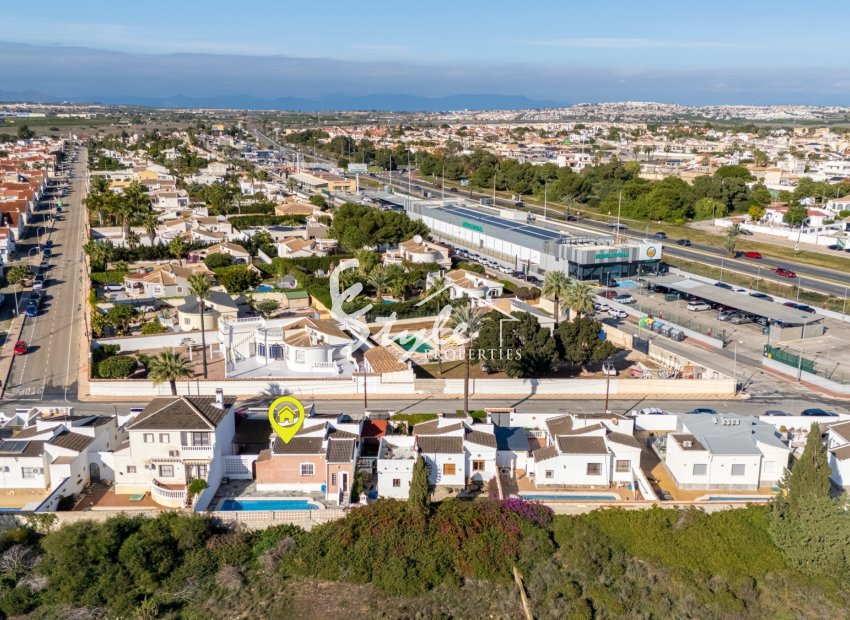 Resale - Villa - Torrevieja - Urbanización San Luis