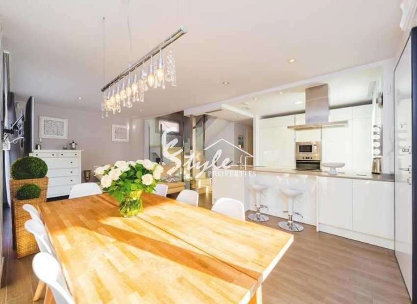 Resale - Villa - Torrevieja