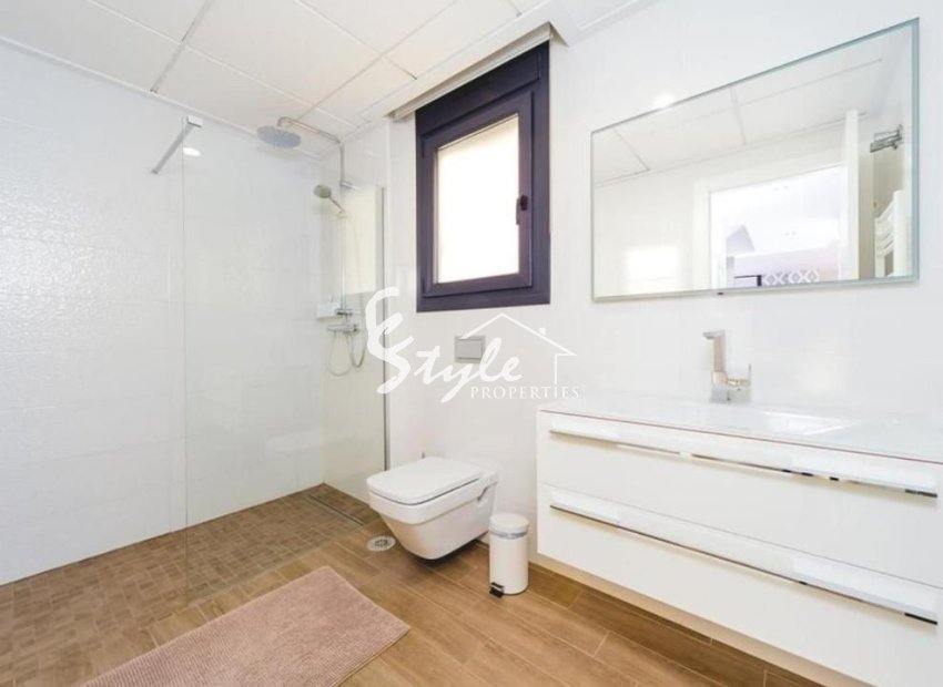 Resale - Villa - Torrevieja