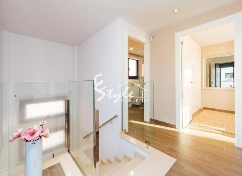 Resale - Villa - Torrevieja