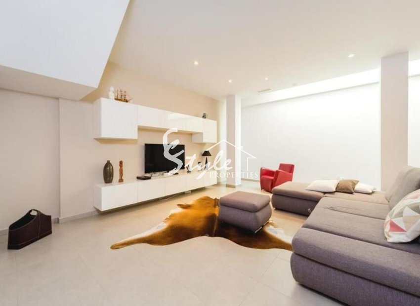 Resale - Villa - Torrevieja