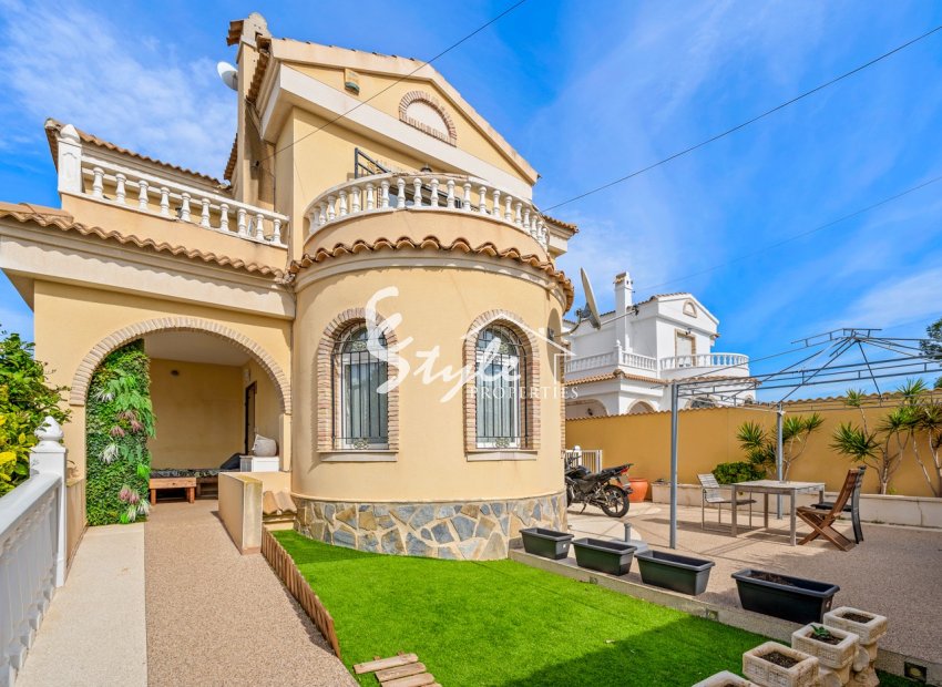Resale - Villa - Villamartin, Orihuela Costa - Castillo de Don Juan