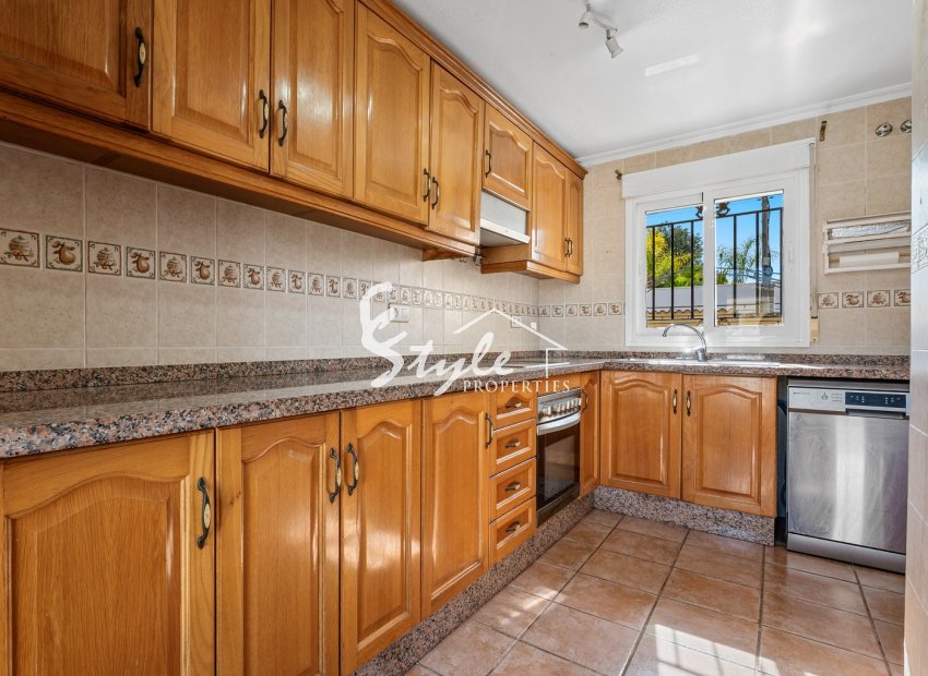 Resale - Villa - Villamartin, Orihuela Costa - Castillo de Don Juan