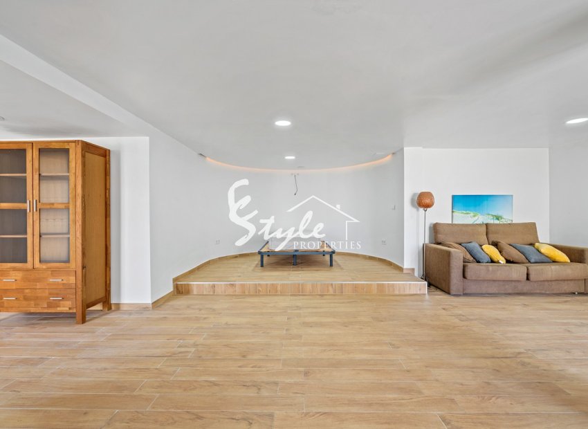 Resale - Villa - Villamartin, Orihuela Costa - Castillo de Don Juan