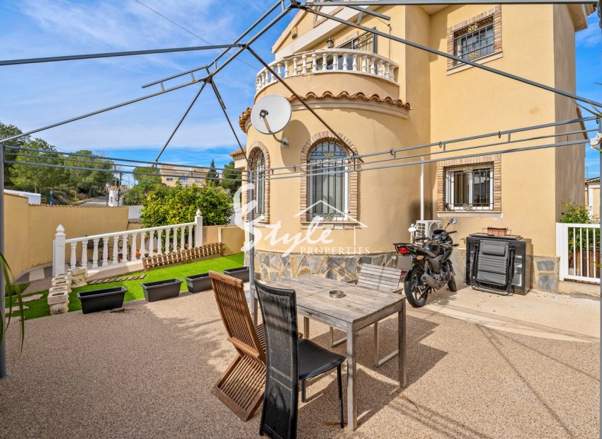 Resale - Villa - Villamartin, Orihuela Costa - Castillo de Don Juan