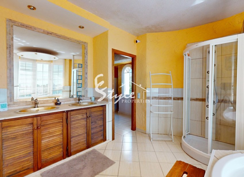 Resale - Villa - Villamartin, Orihuela Costa - La Zenia