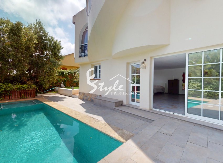 Resale - Villa - Villamartin, Orihuela Costa - La Zenia