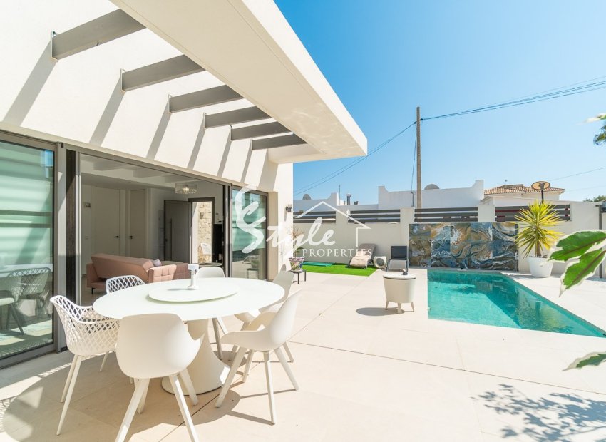 Resale - Villa - Villamartin, Orihuela Costa - Villamartin Golf