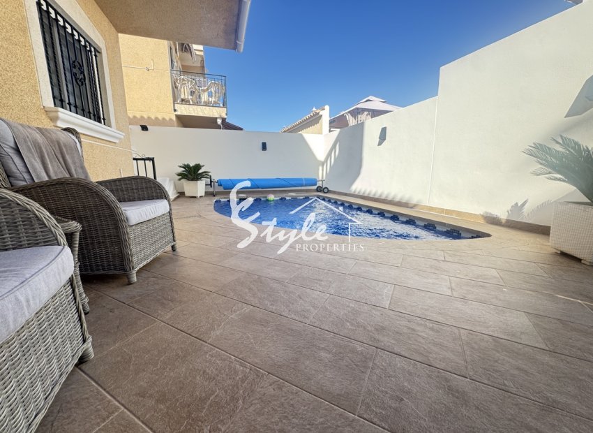 Resale - Villa - Villamartin, Orihuela Costa - Villamartin