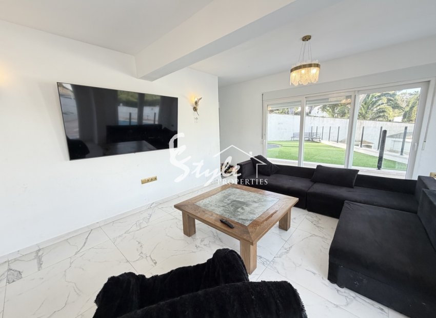 Resale - Villa - Villamartin, Orihuela Costa - Villamartin