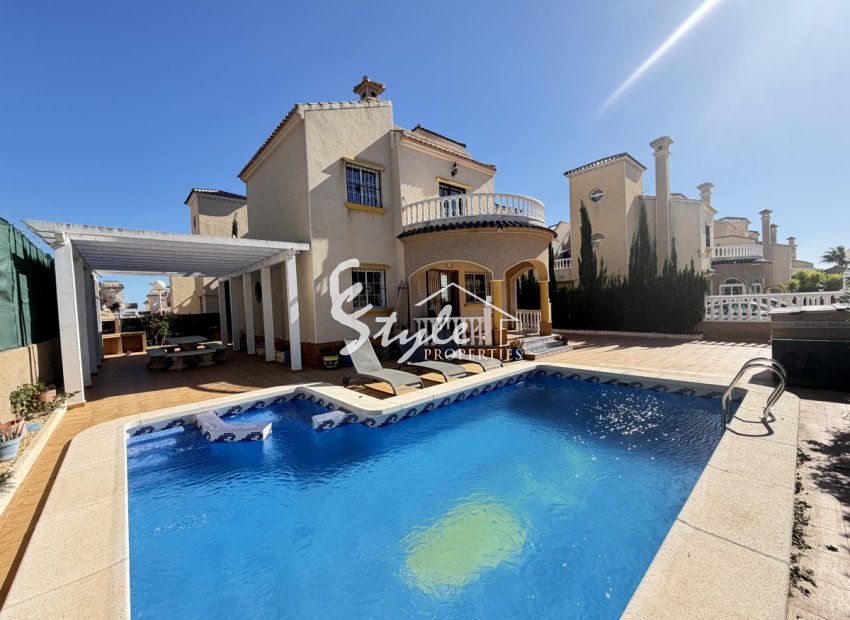 Resale - Villa - Villamartin, Orihuela Costa - Villamartin