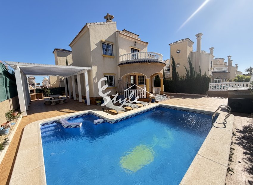 Resale - Villa - Villamartin, Orihuela Costa - Villamartin