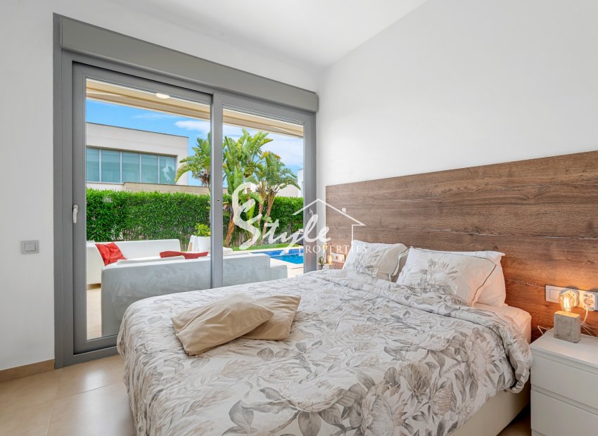 Resale - Villa - Villamartin, Orihuela Costa - Vistabella Golf