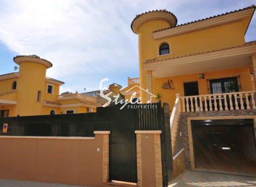 Resale - Villa - Villamartin