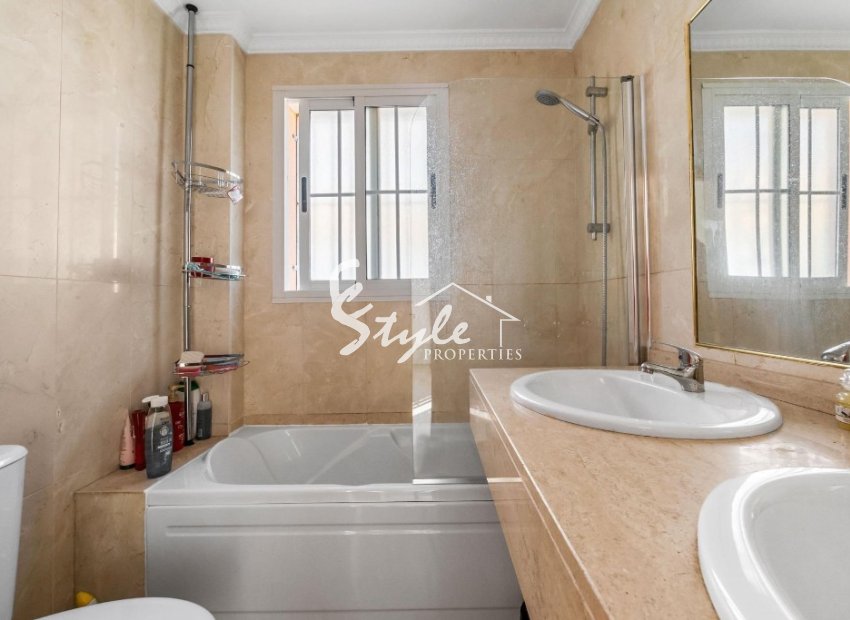 Resale - Villa - Villamartin