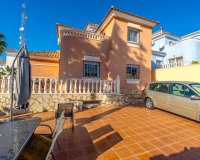 Resale - Villa - Villamartin