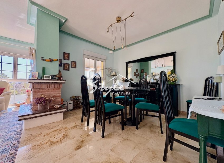 Resale - Villa - Villamartin