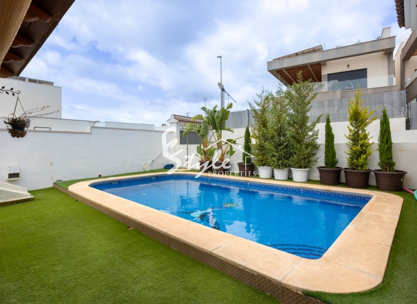 Reventa - Semi - Detached Villa - Los Montesinos - La Herada