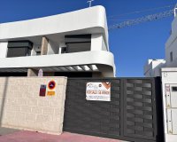 Reventa - Semi - Detached Villa - LOS MONTESINOS - La Herada
