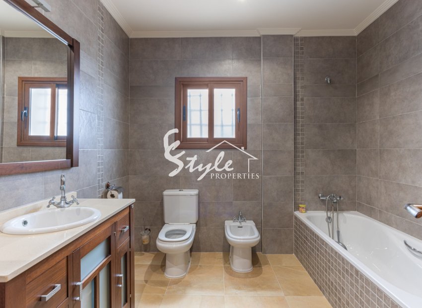 Reventa - Villa - LOS MONTESINOS - La Herada