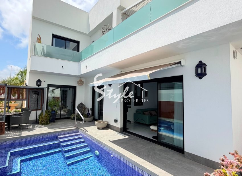 Reventa - Villa - Los Montesinos - La Herada