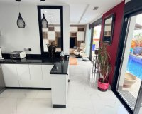 Reventa - Villa - Los Montesinos - La Herada