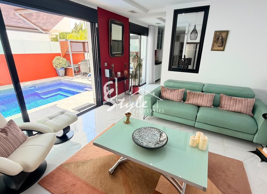 Reventa - Villa - Los Montesinos - La Herada