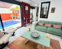 Reventa - Villa - Los Montesinos - La Herada