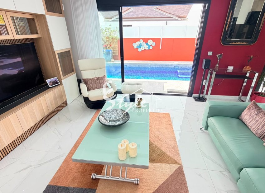 Reventa - Villa - Los Montesinos - La Herada