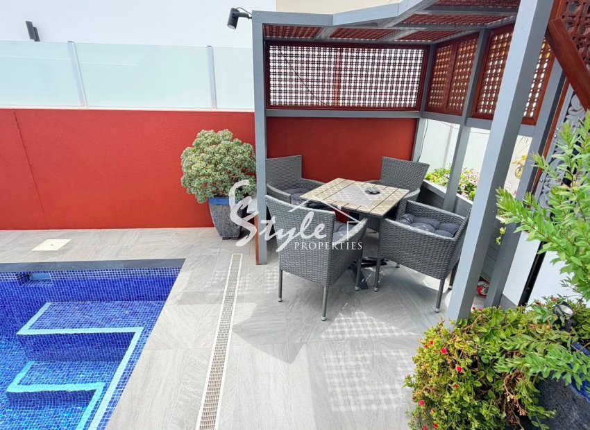 Reventa - Villa - Los Montesinos - La Herada