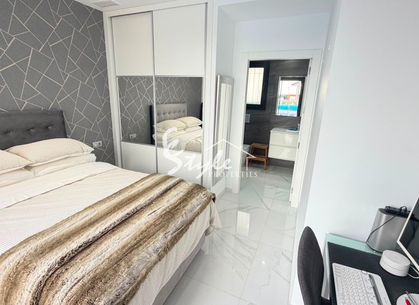 Reventa - Villa - Los Montesinos - La Herada