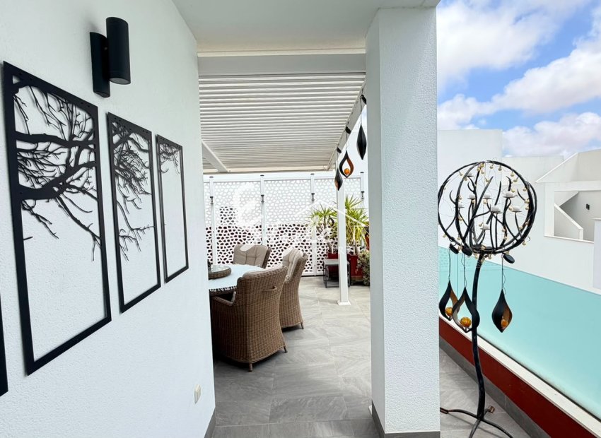 Reventa - Villa - Los Montesinos - La Herada