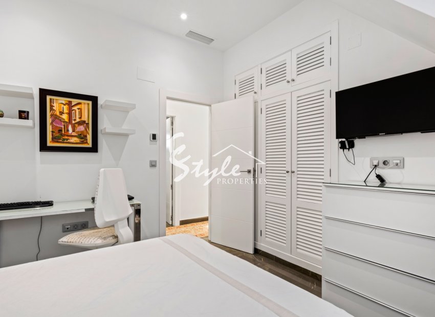 Reventa - Villa - San Juan Alicante - Frank Espinós