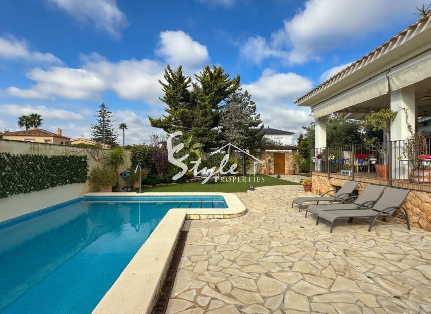 Роскошная средиземноморская вилла в Кампоамор в 800 м от моря с частным бассейном, Коста Бланка, Испания. ID2789