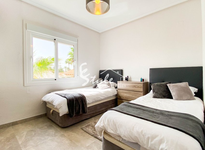 Se alquila piso de 2 dormitorios cerca del mar en Punta Prima, Costa Blanca, España. ID100