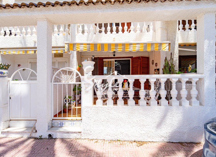 Se vende adosado de 2 habitaciones en Rocajuna, Punta Prima, Los Altos. Torrevieja. ID 2399