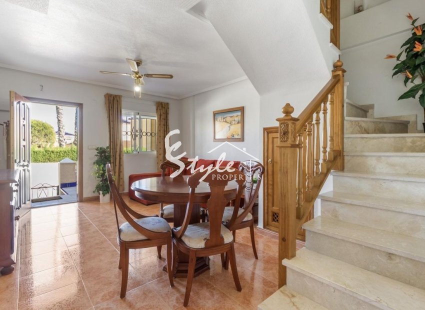 Se vende adosado de 3 dormitorios con vistas al mar en Punta Prima, Los Altos, Orihuela Costa, Costa Blanca. ID2338