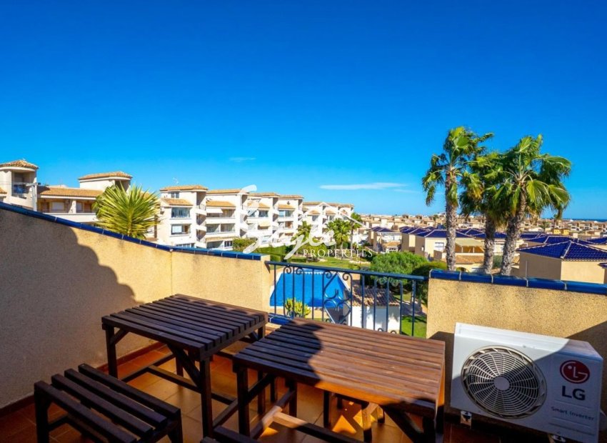 Se vende adosado de 3 dormitorios con vistas al mar en Punta Prima, Los Altos, Orihuela Costa, Costa Blanca. ID2338