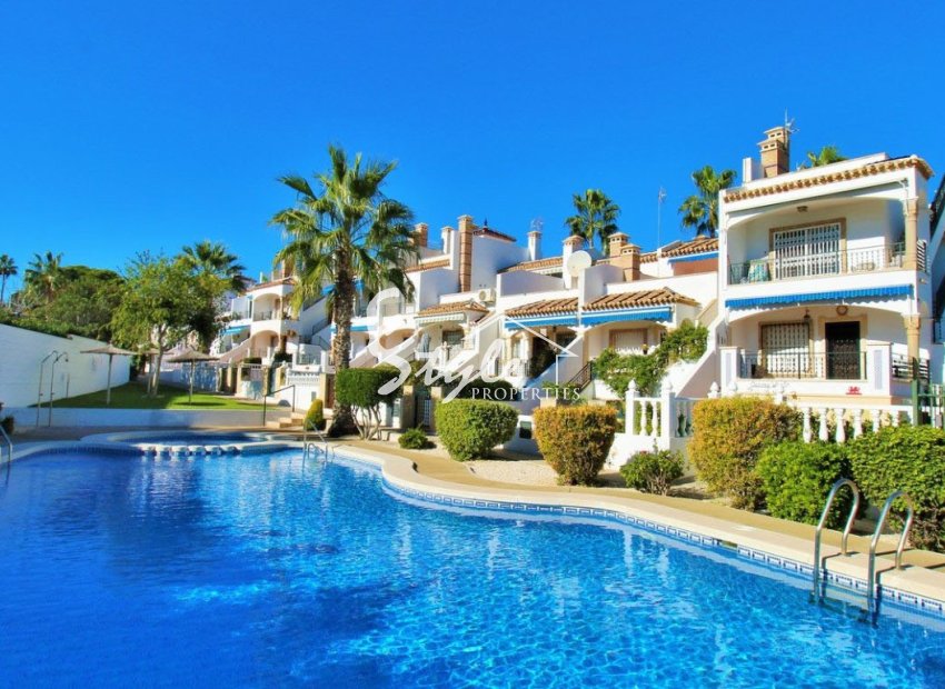 Se vende adosado en Las Violetas, Villamartín, Orihuela Costa , Costa Blanca. ID2541