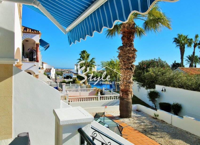 Se vende adosado en Las Violetas, Villamartín, Orihuela Costa , Costa Blanca. ID2541