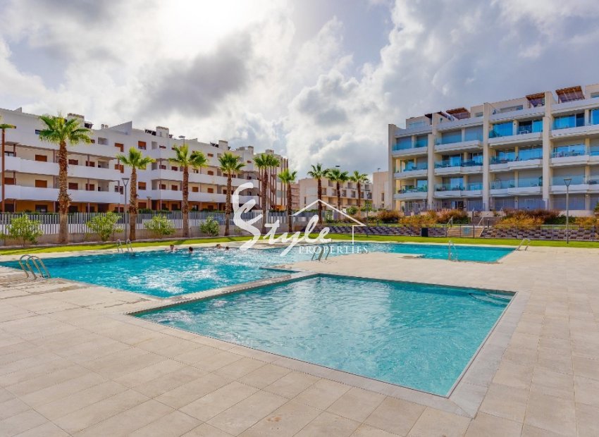 Se vende apartamento bajo en Res. Ema, Villamartín, Orihuela Costa. ID2598