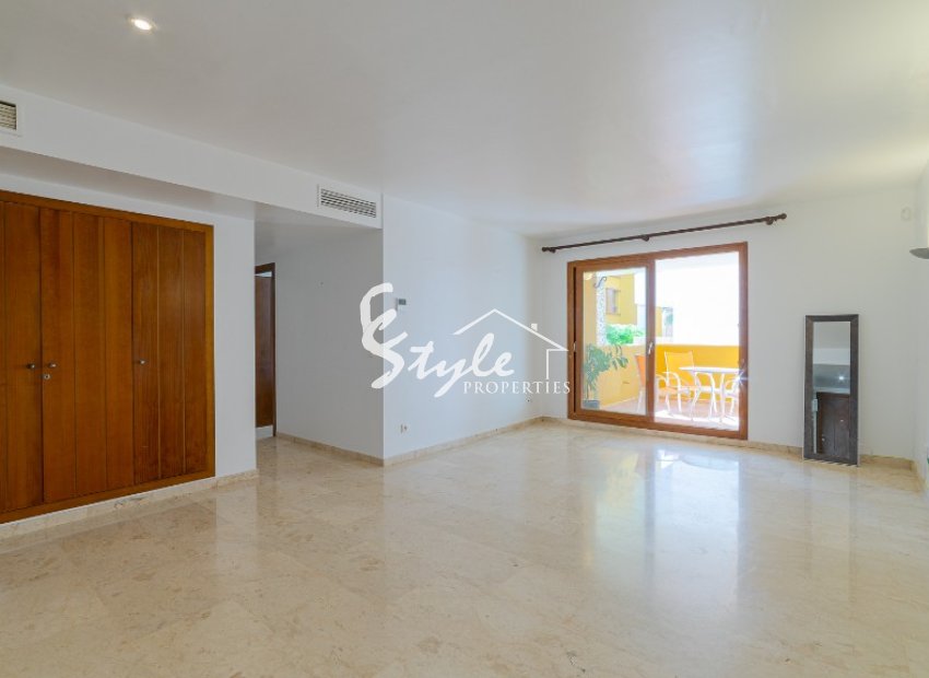Se vende apartamento con orientación sur y vistas a la piscina en La Recoleta, Punta Prima, Costa Blanca. ID3044