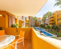 Se vende apartamento con orientación sur y vistas a la piscina en La Recoleta, Punta Prima, Costa Blanca. ID3044