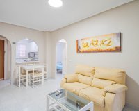 Se vende apartamento de 2 dormitorios a 200 metros del mar en Torrevieja, Costa Blanca, España. ID2939