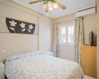 Se vende apartamento de 2 dormitorios a 200 metros del mar en Torrevieja, Costa Blanca, España. ID2939