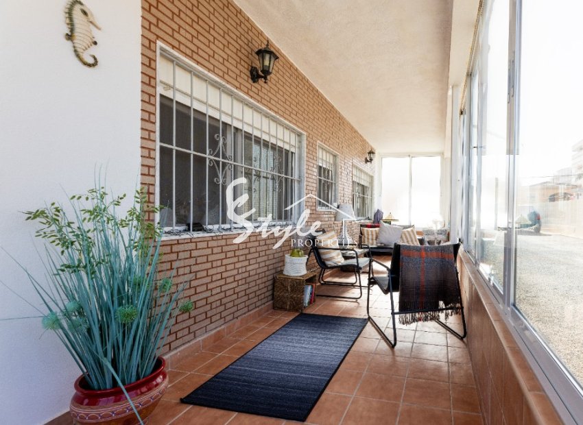 Se vende apartamento de 2 dormitorios a 300 m del mar en Punta Prima, Costa Blanca, España. ID1800