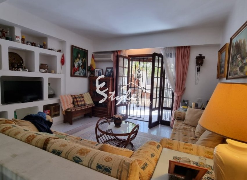 Se vende apartamento de 2 dormitorios Aldea Del Mar, Torrevieja, Costa Blanca, España. ID1349
